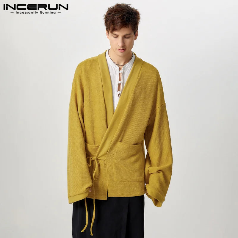 Veste kimono tricotée homme Shizuku jaune portée de face