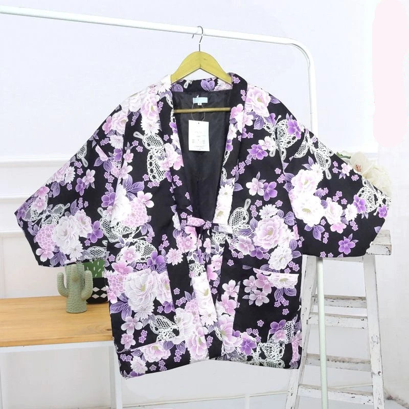 Hanten matelassé femme Nagomi noir à fleurs et carpes - photo fournisseur