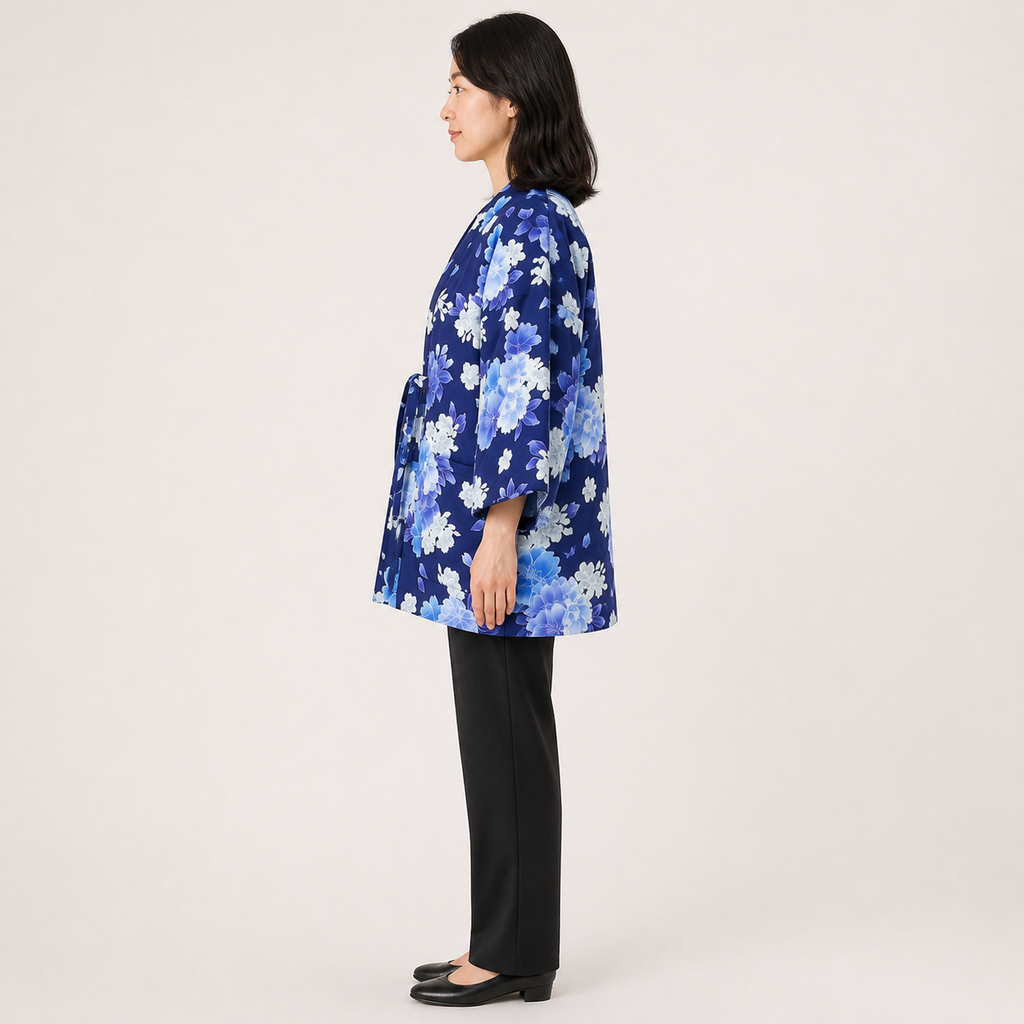 Hanten matelassé femme Harunö indigo à fleurs bleues - vue de profil