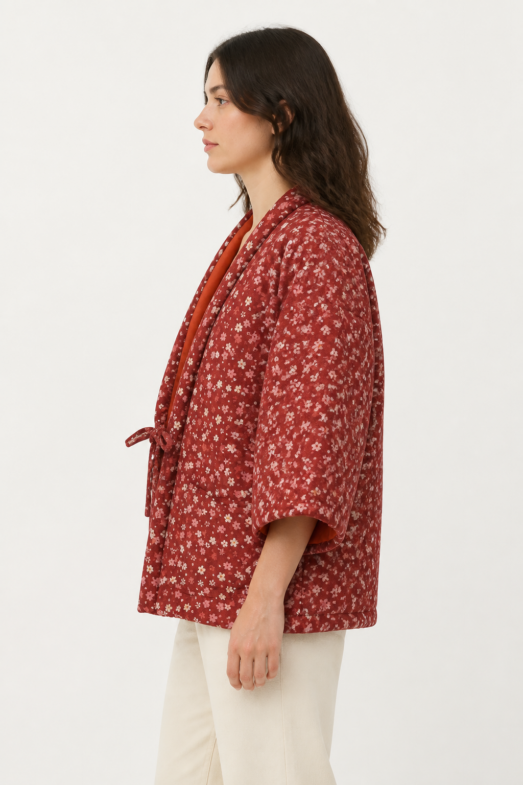 Hanten matelasse femme Ikigai rouge a fleurs - vue de profil