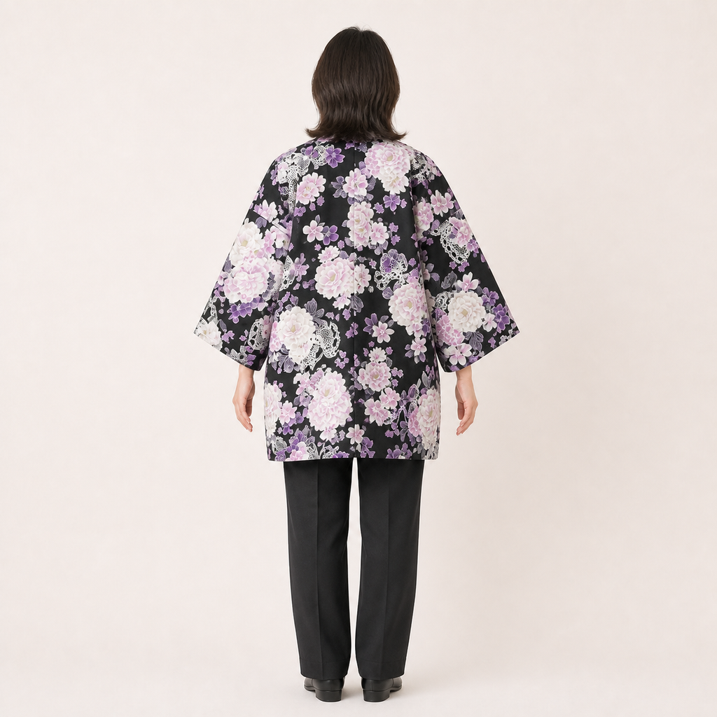 Hanten matelassé femme Nagomi noir à fleurs et carpes - vue de dos