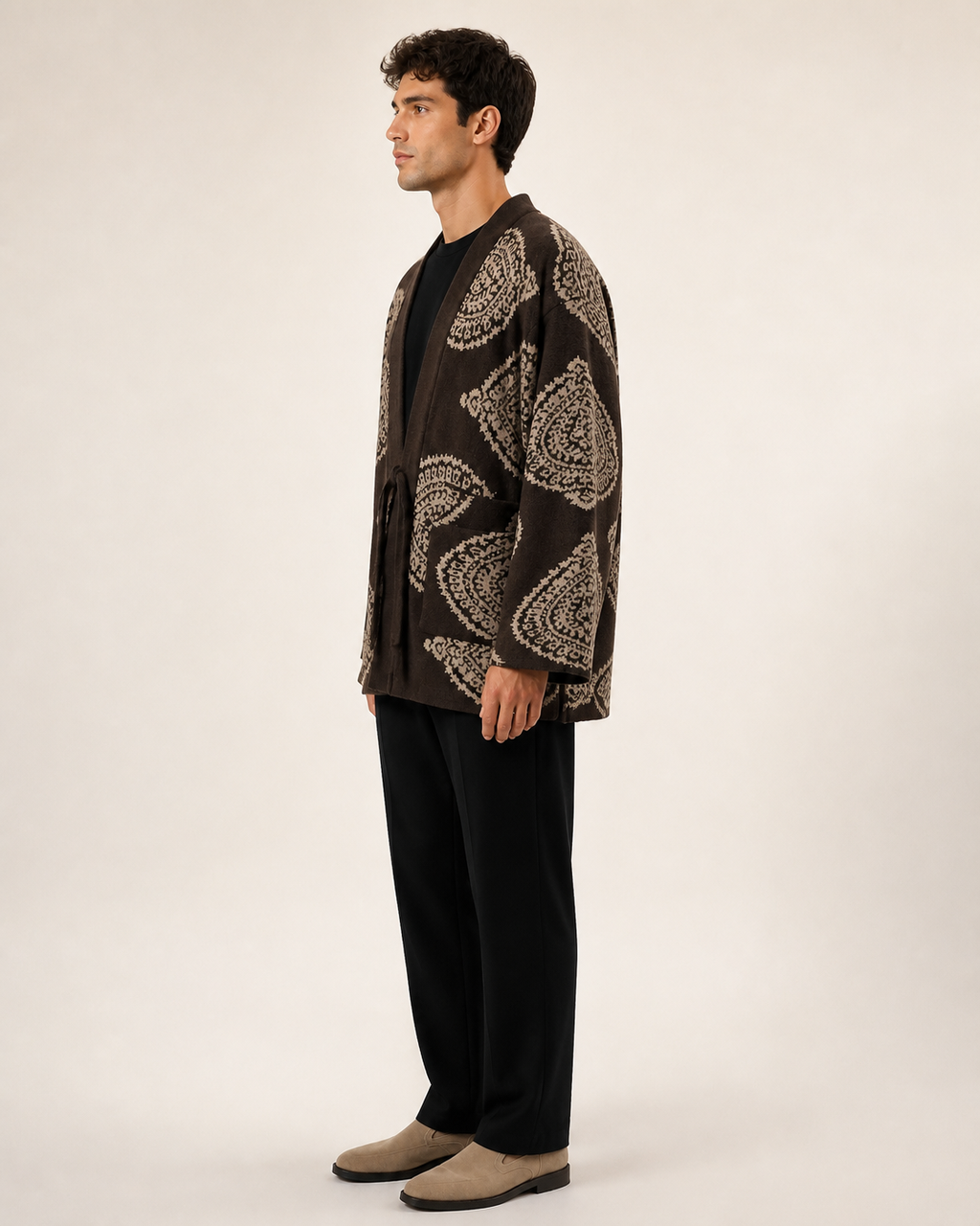 Kimono cardigan homme Hiro cafe a motifs ecrus - vue de profil