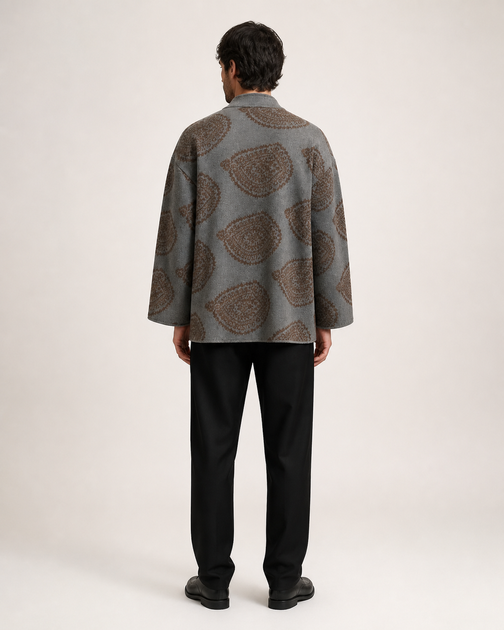 Kimono cardigan homme Hiro gris a motifs marron - vue de dos