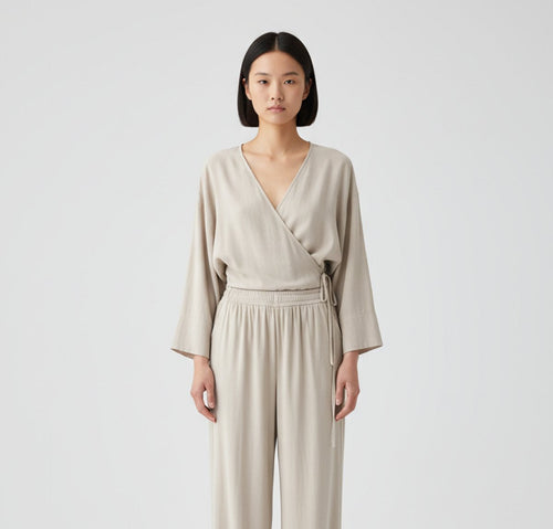 Haut kimono femme Fuji beige, coupe croisée vue de face