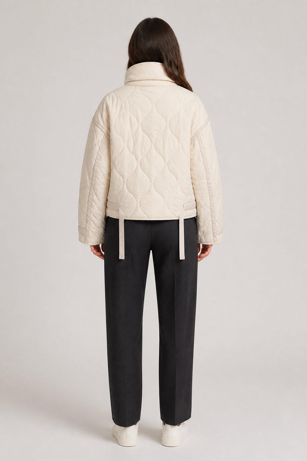 Veste kimono matelassée femme Himawari blanc cassé - vue de dos portée par un modèle féminin