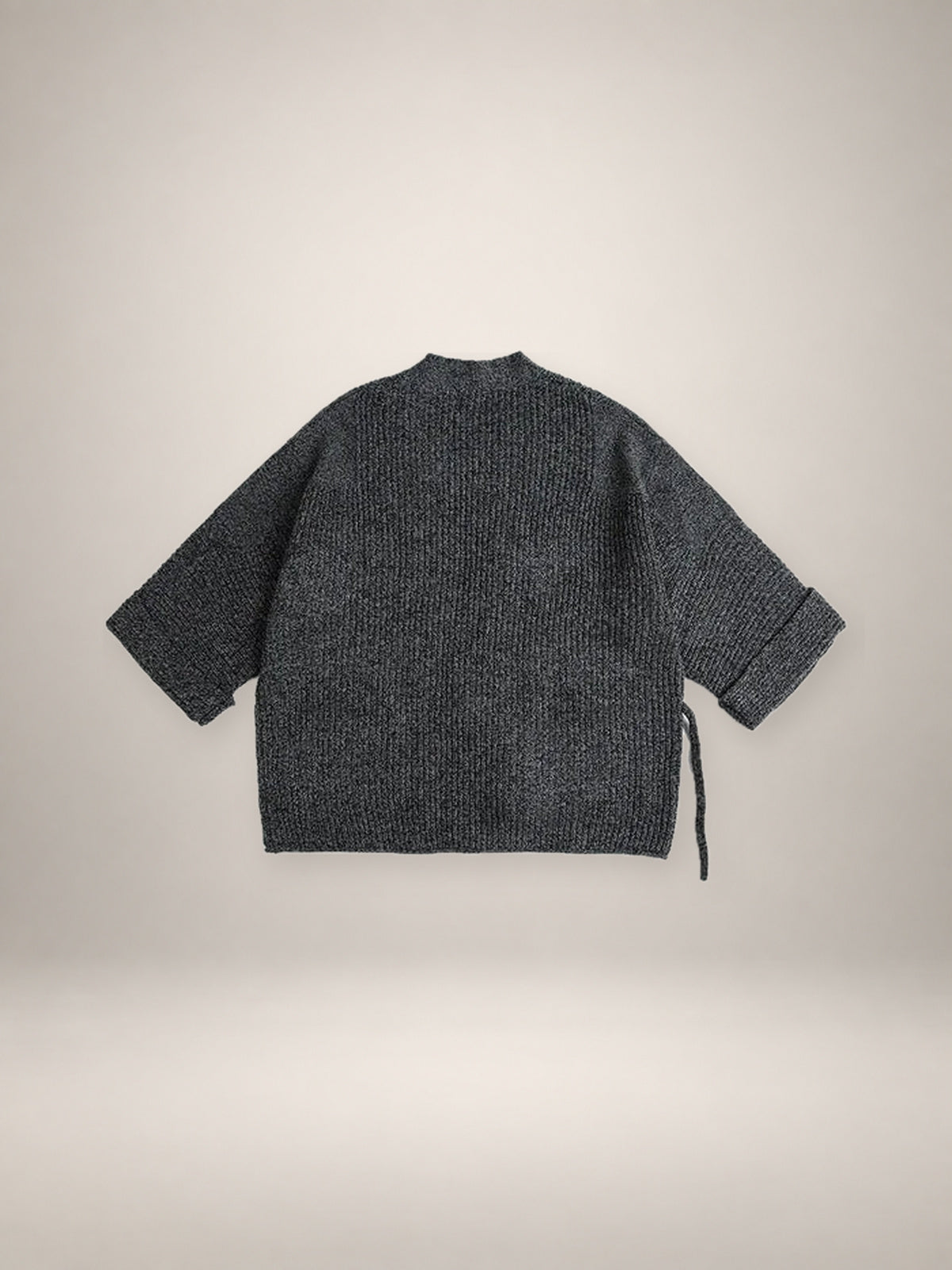 Veste kimono en tricot Kage anthracite - vue produit de dos sur fond studio