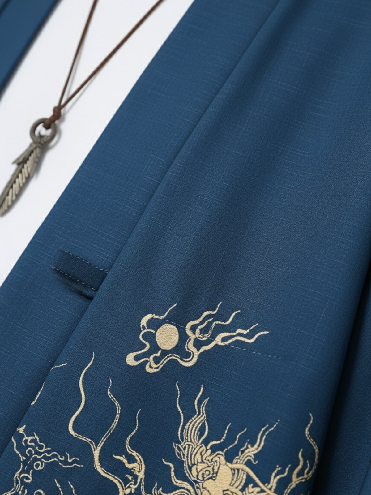 Kimono dragon unisexe Tatsu bleu - détail du motif