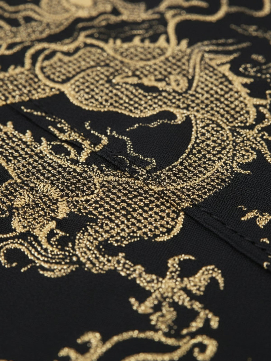 Kimono dragon unisexe Tatsu noir - détail du motif