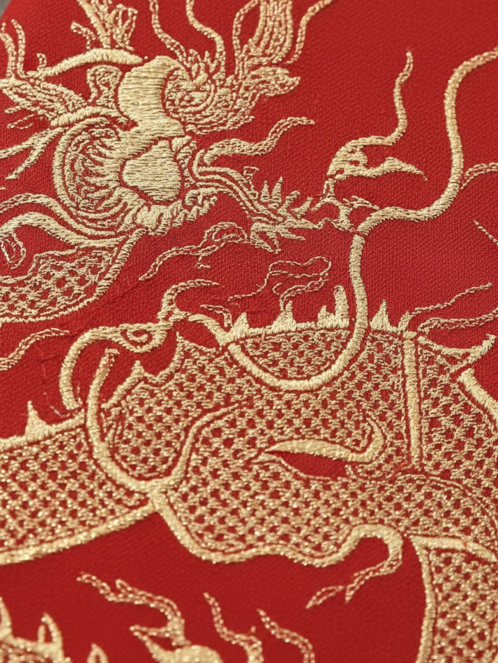 Kimono dragon unisexe Tatsu rouge - détail du motif