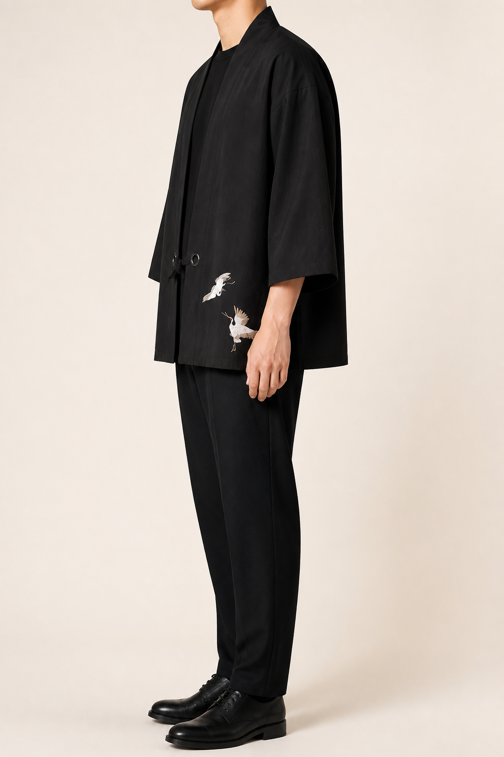 Kimono homme Koharu Noir a grues brodees - vue de profil