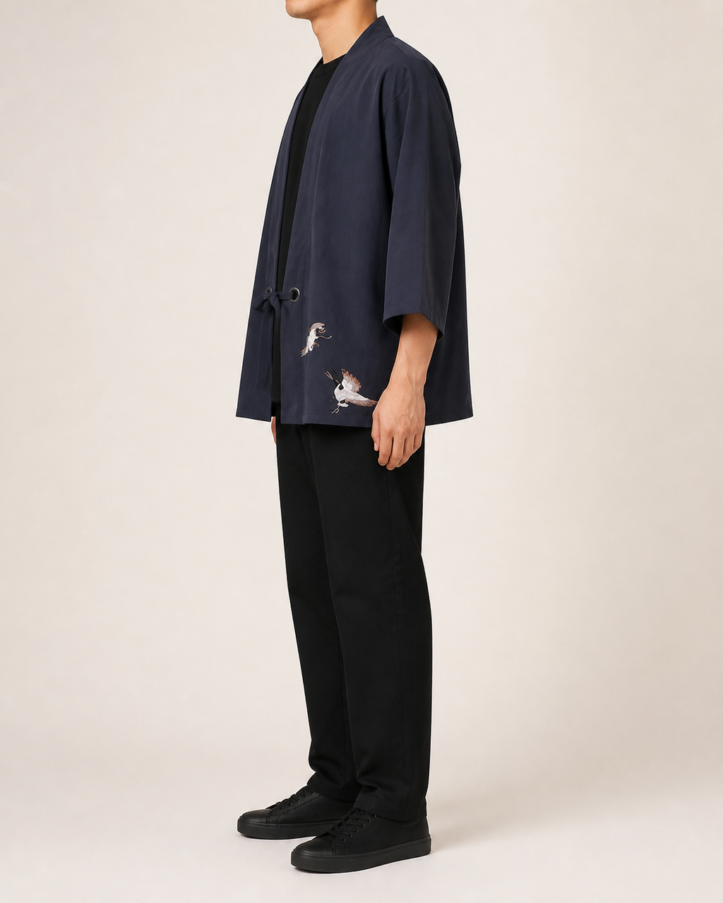 Kimono homme Koharu Bleu marine a grues brodees - vue de profil