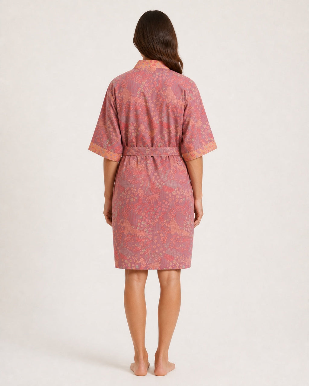 Peignoir kimono femme Fuyuko rose à motifs japonais - vue de dos