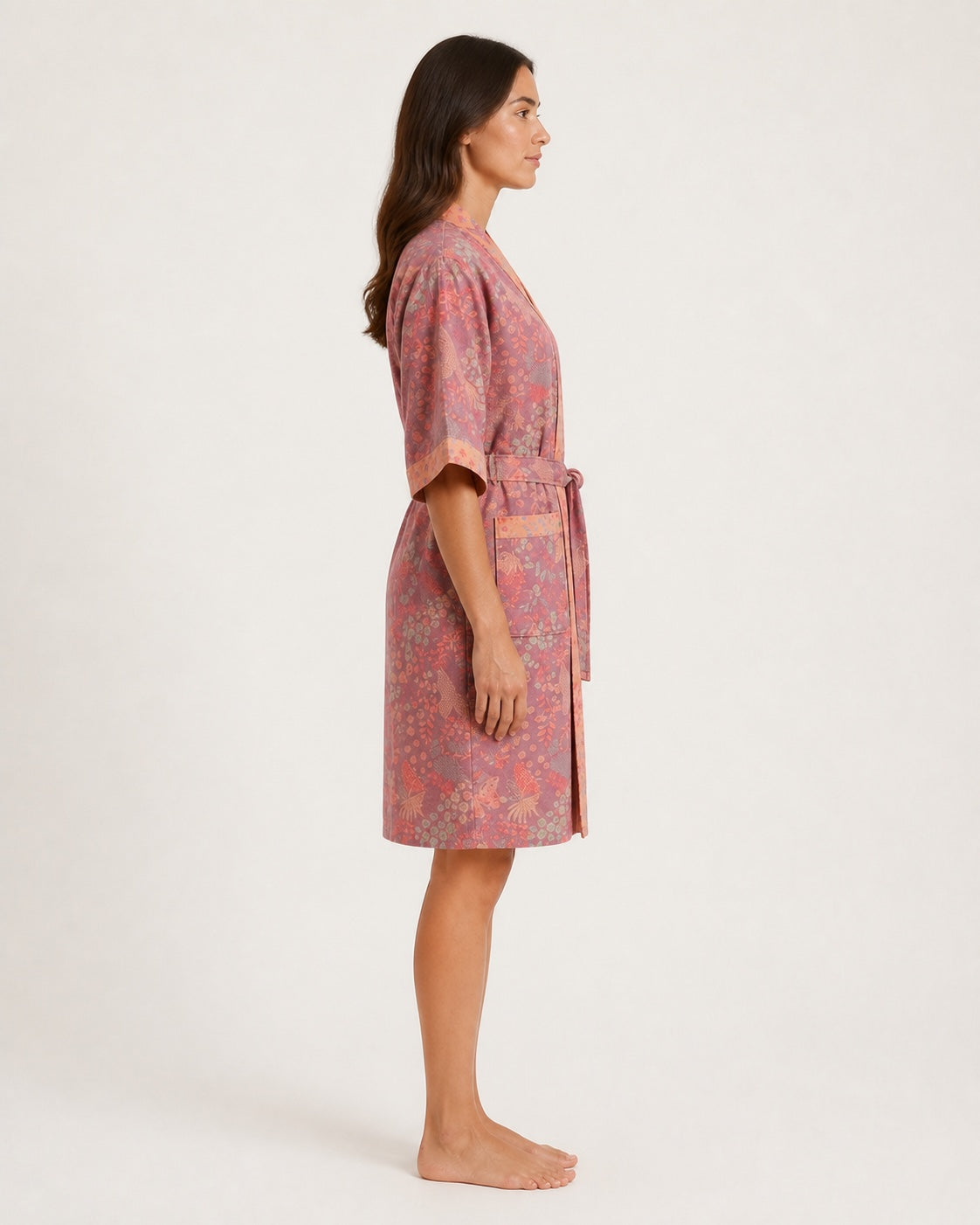 Peignoir kimono femme Fuyuko rose à motifs japonais - vue de profil