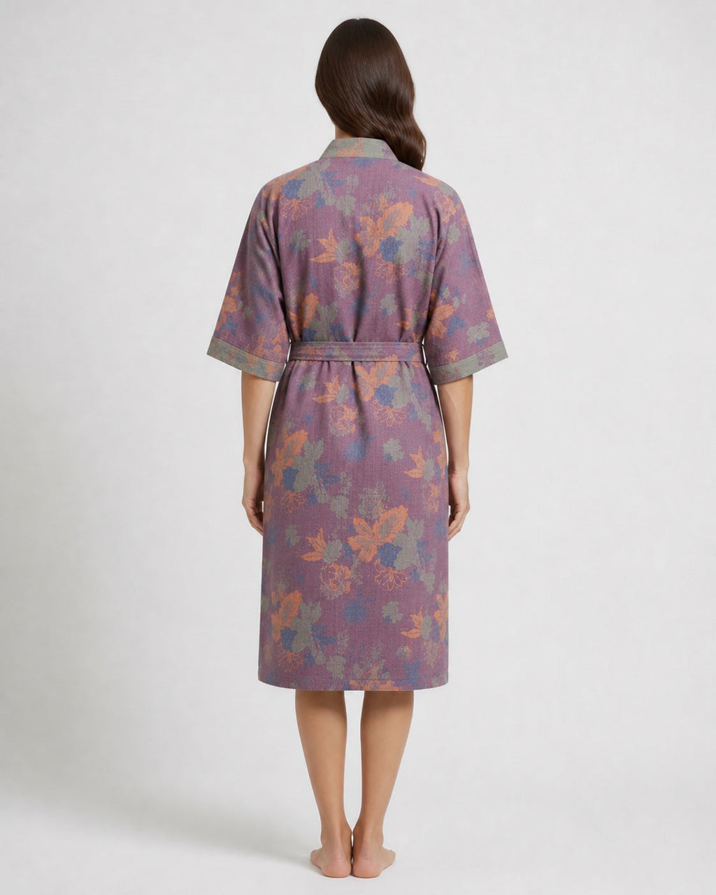 Peignoir kimono femme Nozomi mauve à motifs floraux - vue de dos