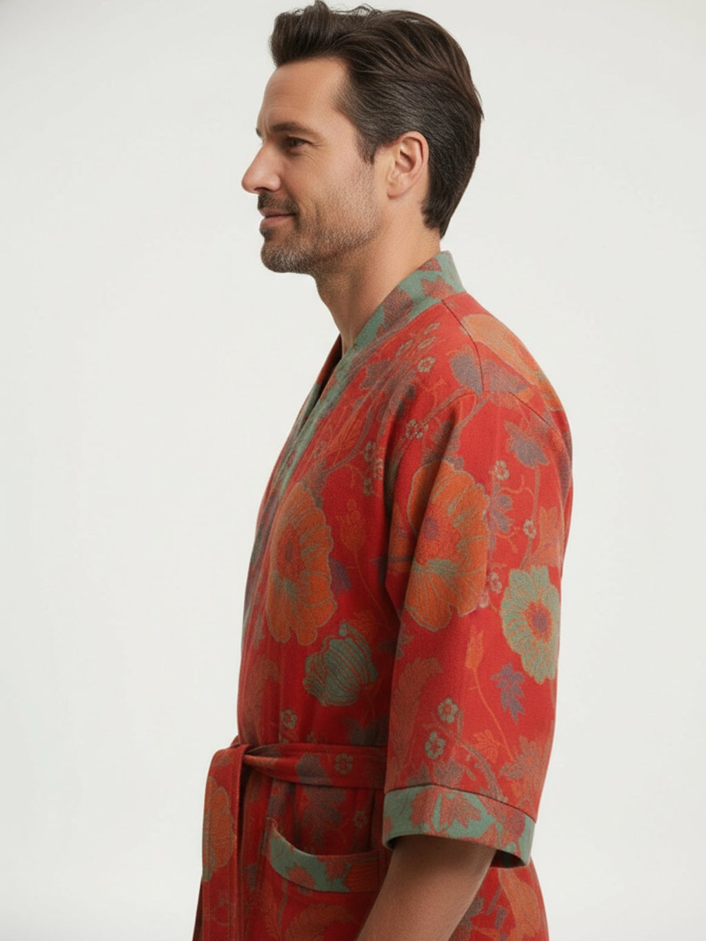 Peignoir kimono homme Akikaze rouge a motifs floraux - vue de profil