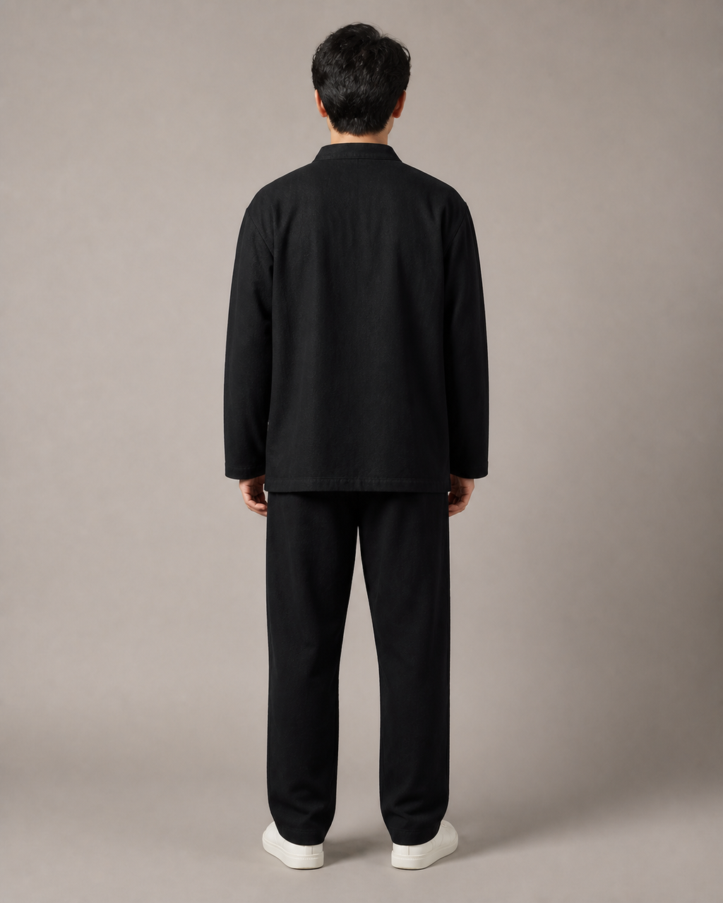Veste à col mao homme Ume noir - vue de dos portée par un modèle masculin
