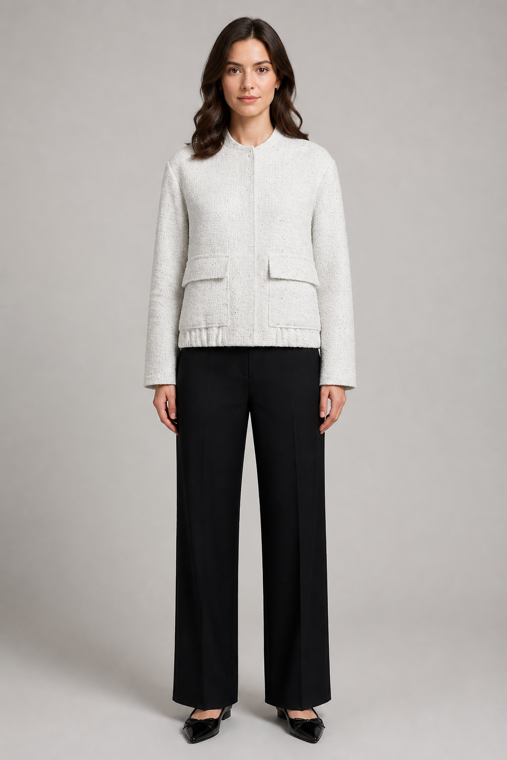 Veste courte texturée femme Kiku blanc - vue de face portée par un modèle féminin
