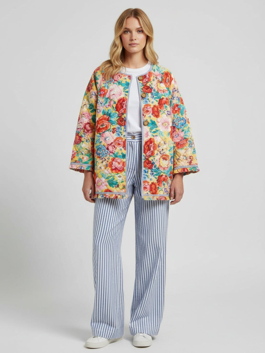 Veste matelassée fleurie femme Toki - vue de face portée par un modèle féminin
