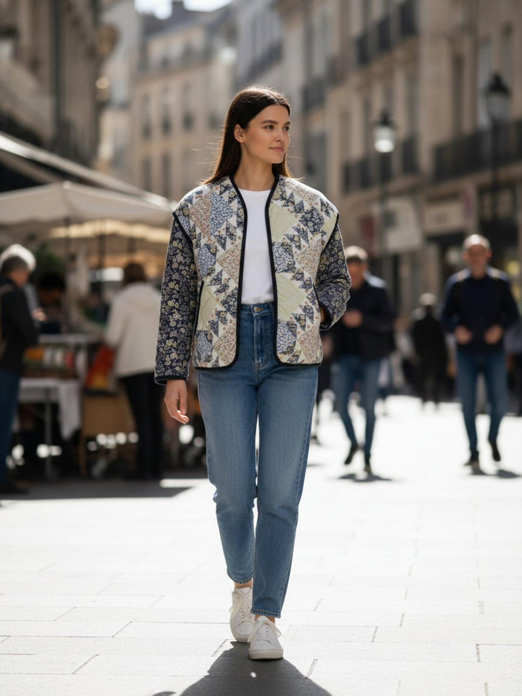 Veste matelassée patchwork femme Yuki - portée en situation par un modèle féminin