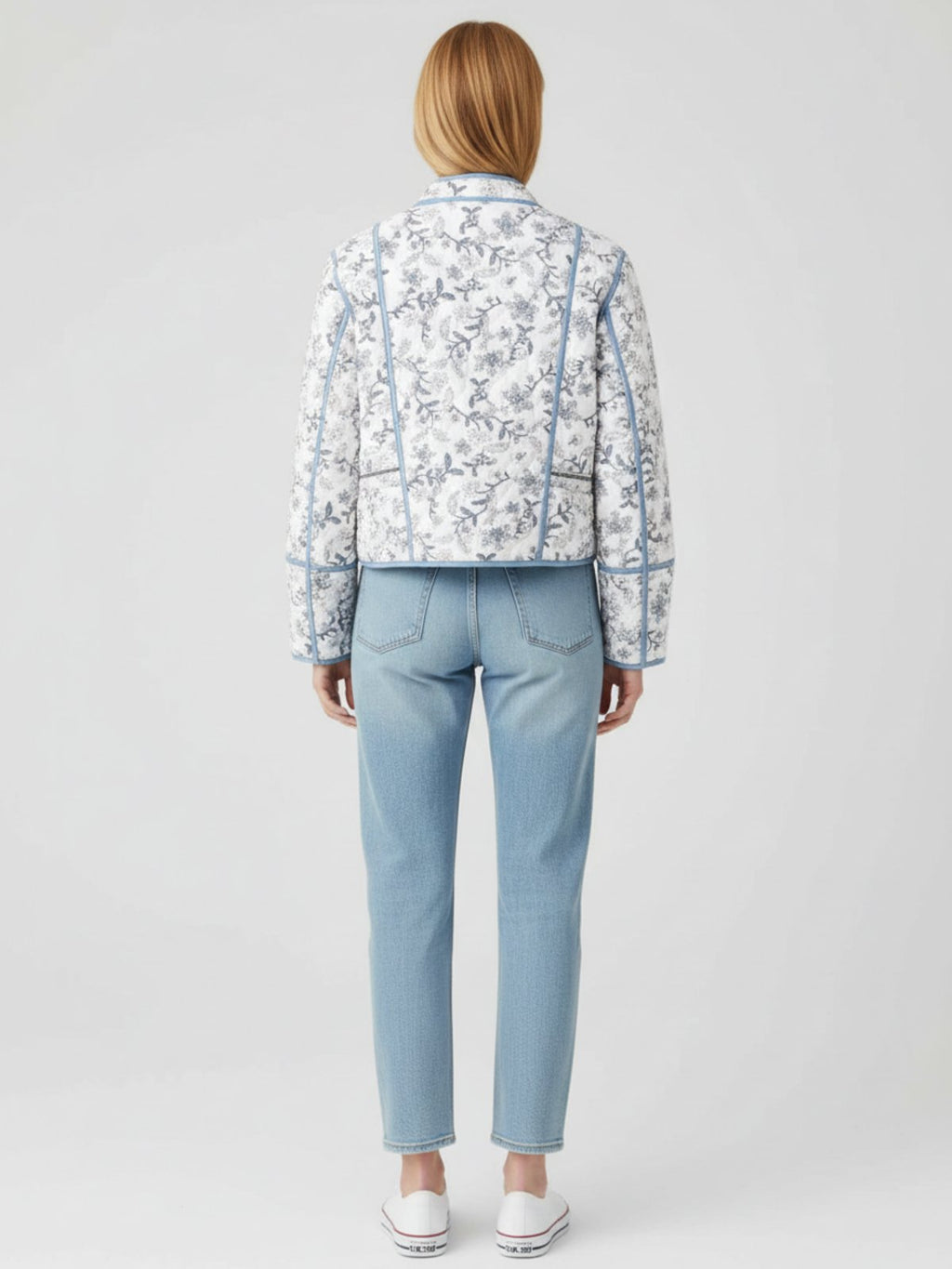 Dos de la veste kimono réversible Nana côté blanc à fleurs