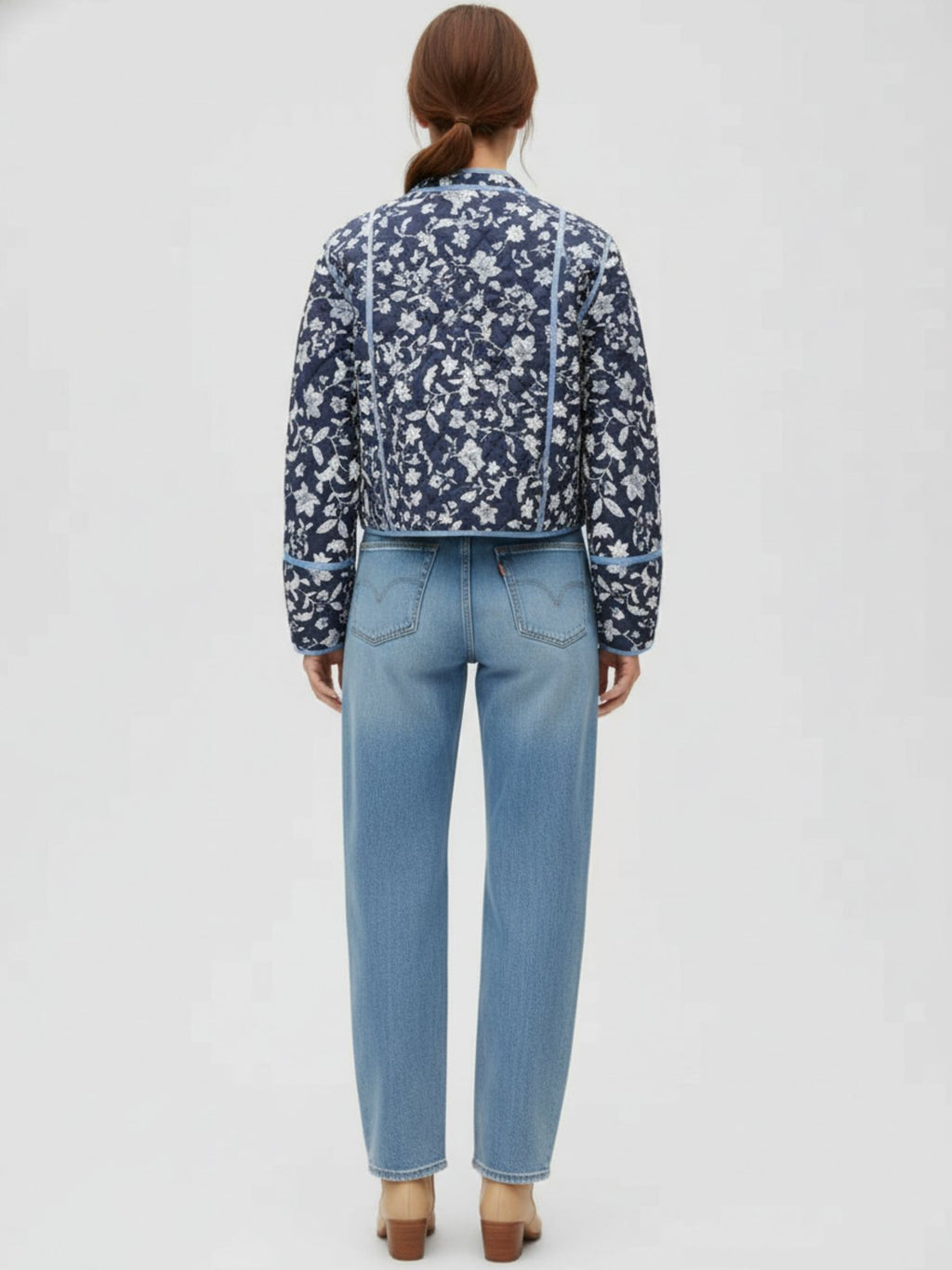 Dos de la veste kimono réversible Nana côté bleu marine à fleurs