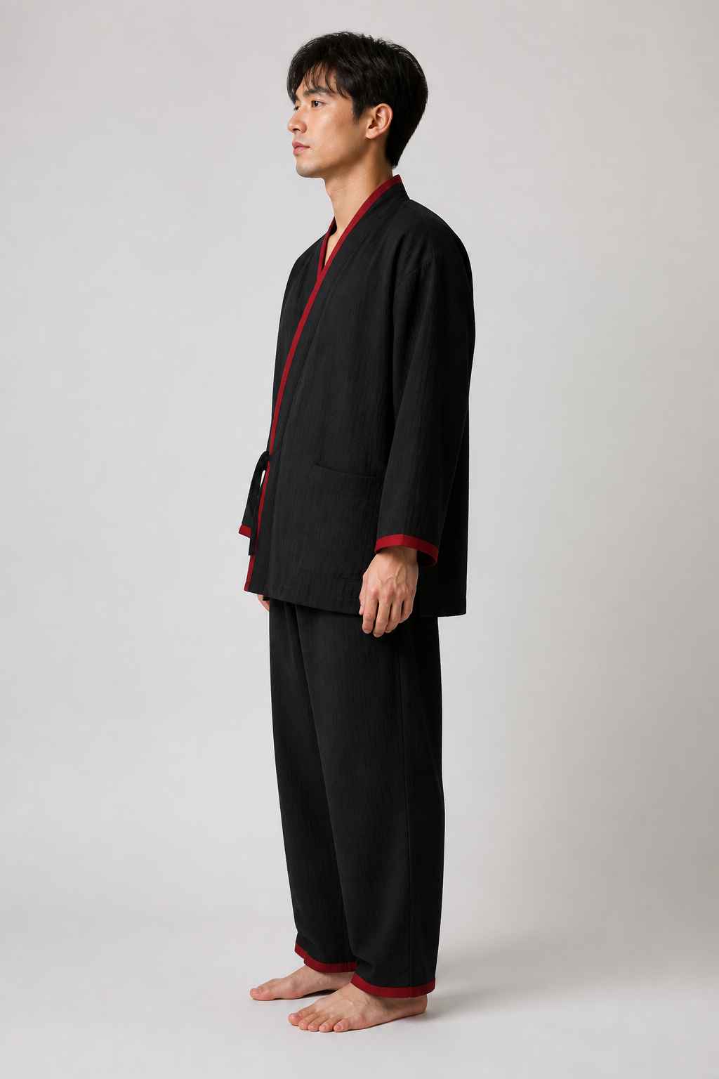 Ensemble pyjama kimono homme Komori noir porte - vue de profil