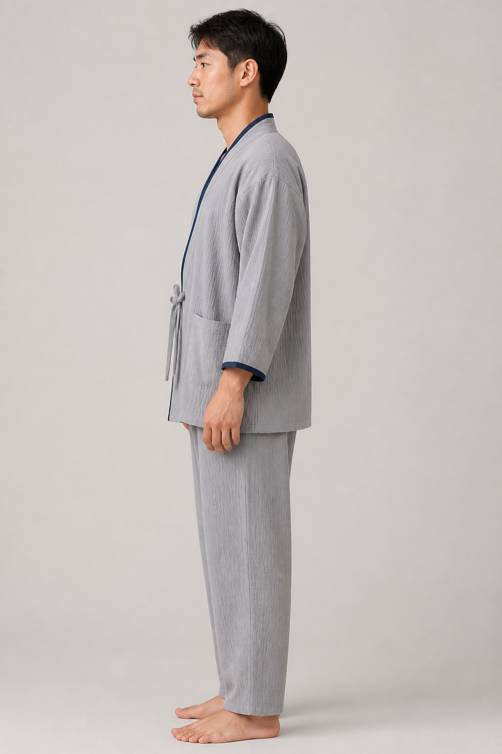 Ensemble pyjama kimono homme Komori gris porte - vue de profil