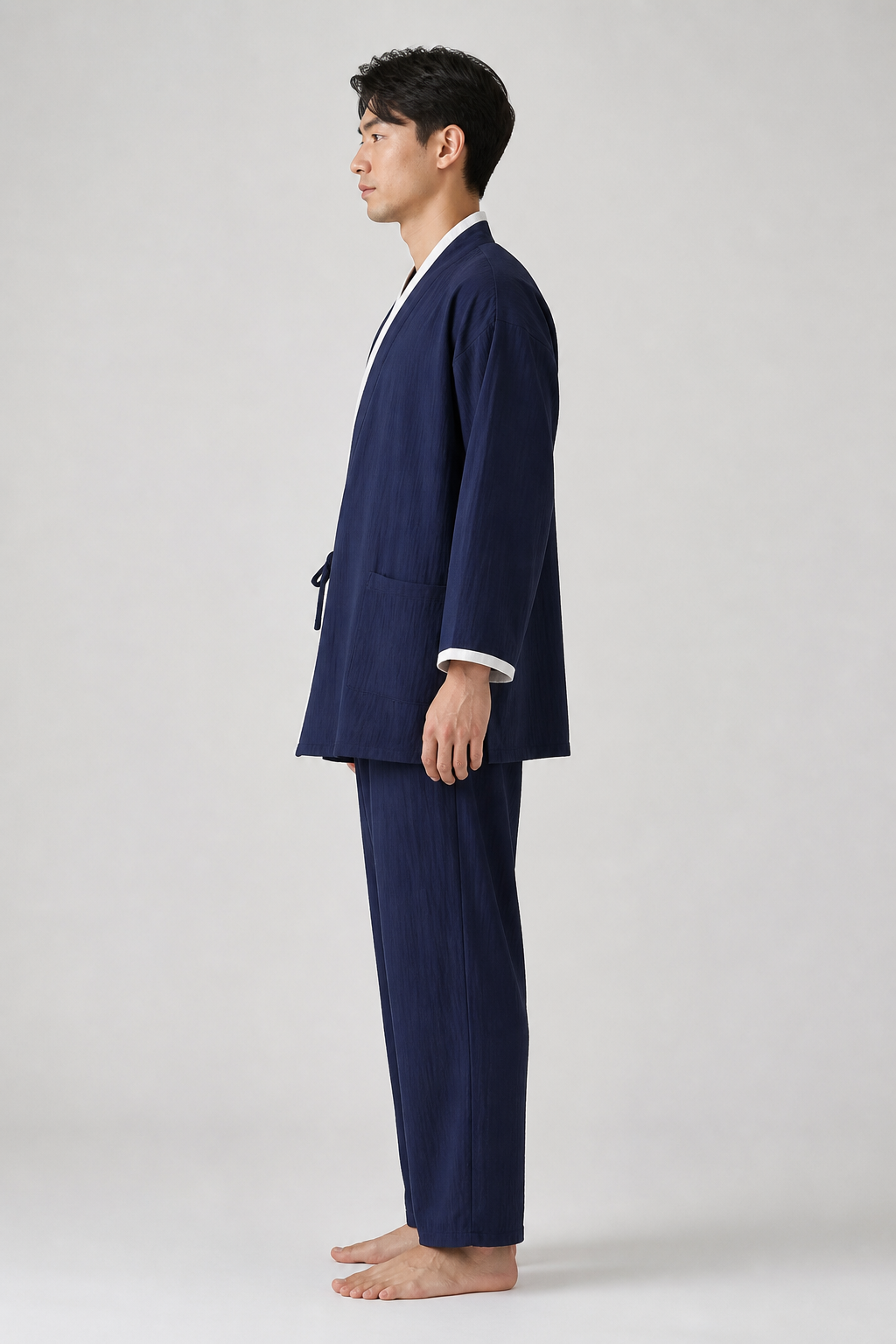 Ensemble pyjama kimono homme Komori bleu marine porte - vue de profil