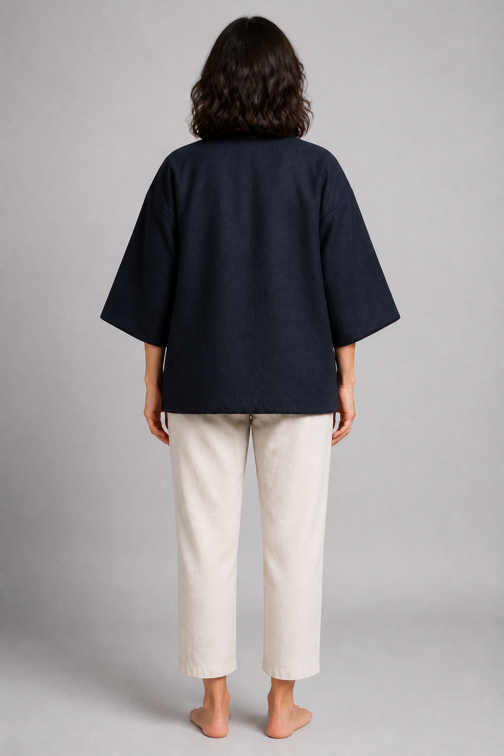 Hanten matelassé femme Yasuragi bleu marine - vue de dos sur modèle