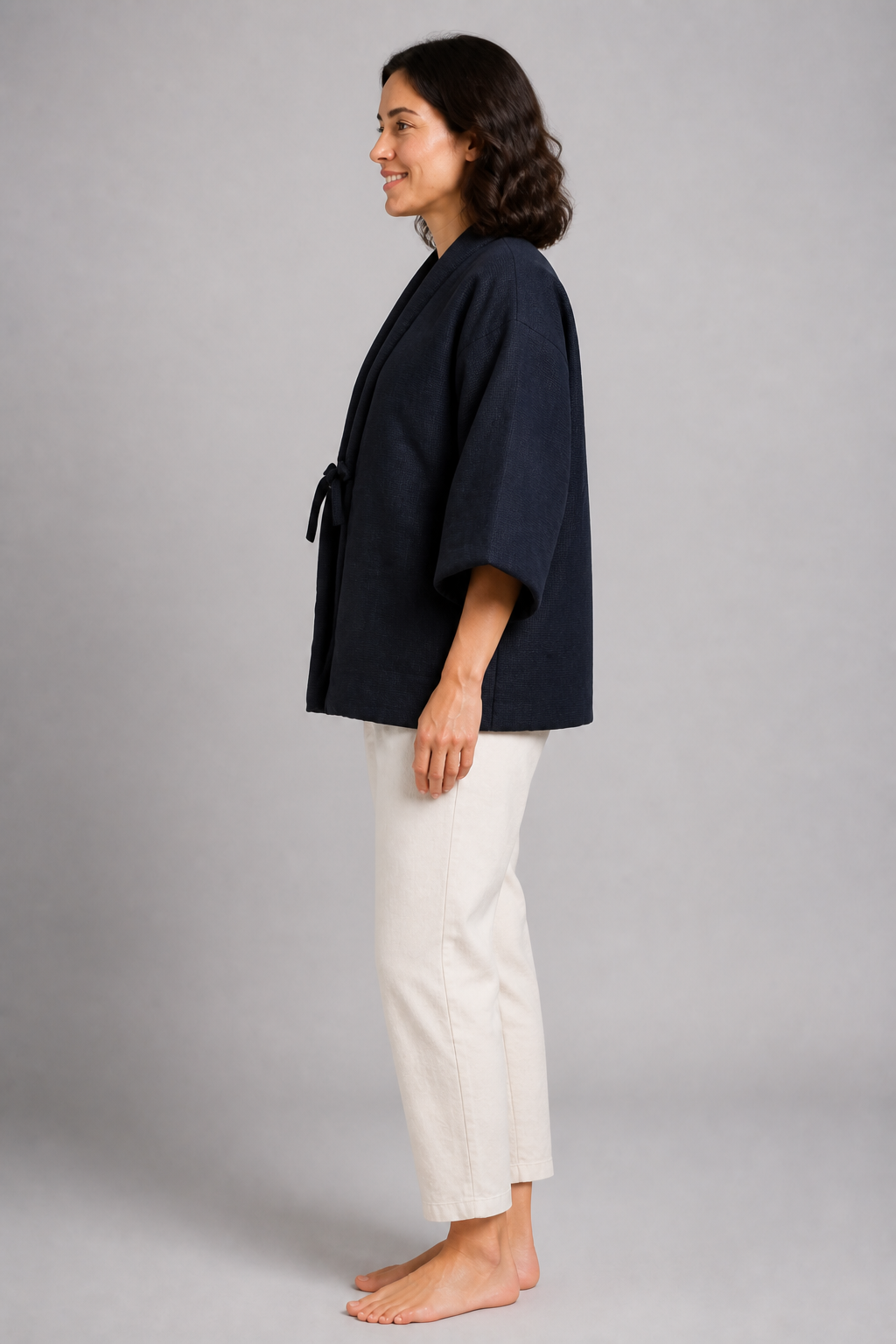 Hanten matelassé femme Yasuragi bleu marine - vue de profil sur modèle